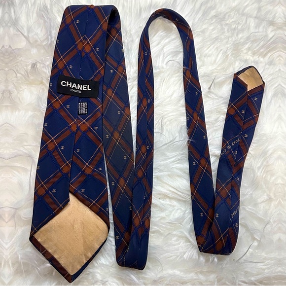 EUC Chanel Tie - Picture 10 of 11